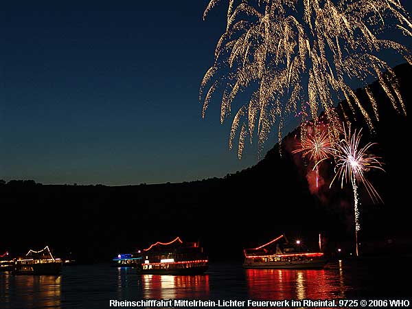 Rheinschifffahrt Mittelrhein-Lichter Feuerwerk im Rheintal