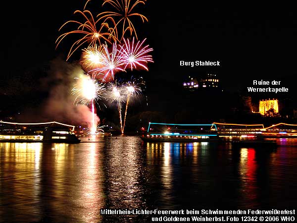 Mittelrhein-Lichter-Feuerwerk beim Schwimmenden Federweißenfest und Goldenen Weinherbst