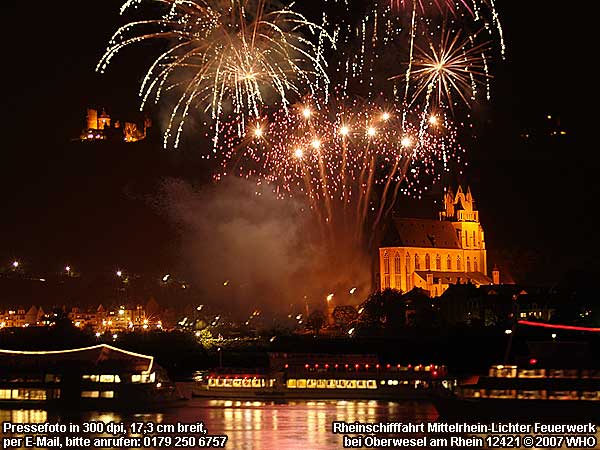 Rheinschifffahrt Mittelrhein-Lichter Feuerwerk bei Oberwesel am Rhein